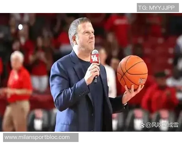 乌度卡称赞卡佩拉护筐与空接能力申京双塔组合展现更强侵略性